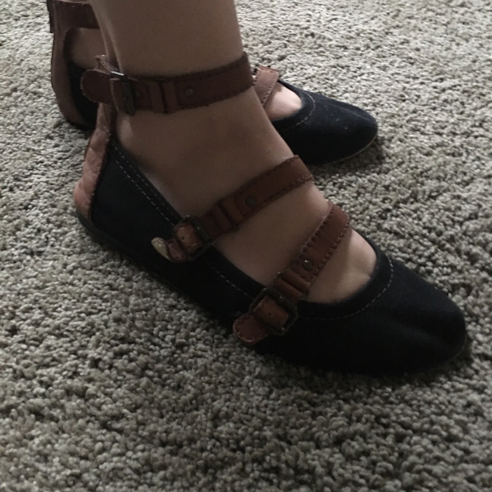 Flats. EVERYTHING IS 5 FOR $10